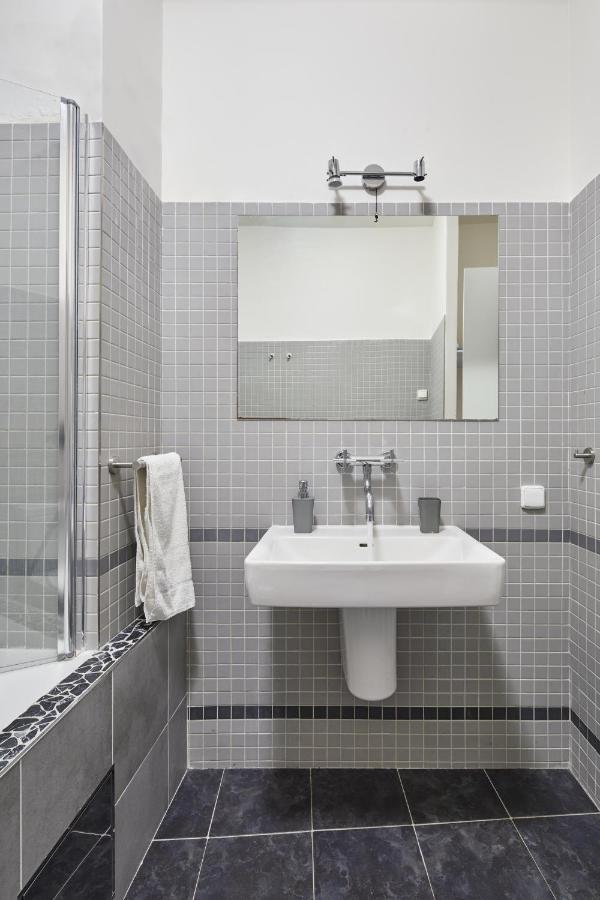 Days - Modern W Retro Elements - New Town Apartamento
