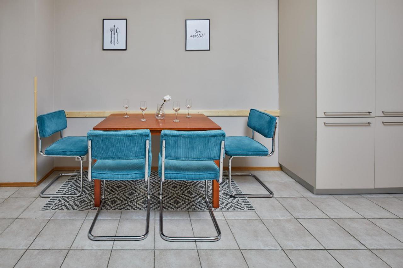 Days - Modern W Retro Elements - New Town Praga